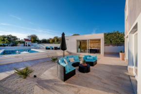 Inland villa Senses with swimming pool and spa